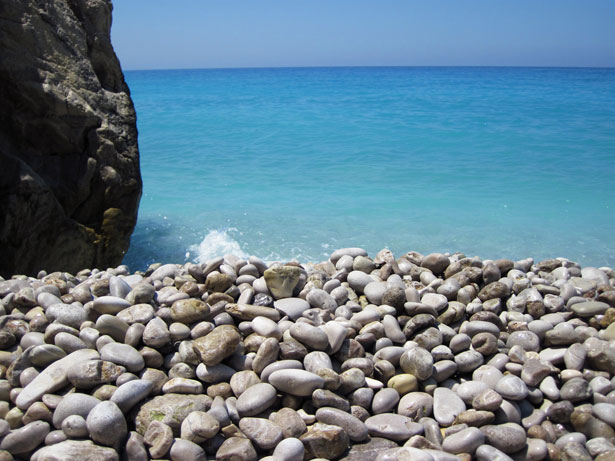 pebble-beach-and-sea